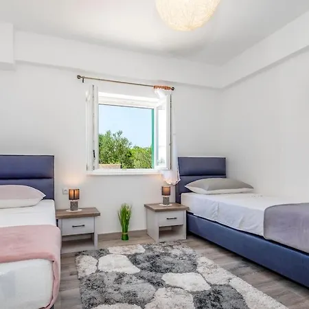 Amelia Apartment Vrpolje